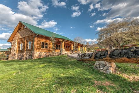 Tremont lodge - Luxury Camping in Townsend, TN,where wanderlust meets leisure. Tucked in the foothills of the Great Smoky Mountains, Little Arrow Outdoor Resort is surrounded by miles of majestic wilderness and packed with exciting activities and luxurious accommodations. Revel in all local attractions that are ideal for hiking, tubing, biking, wine tasting ...